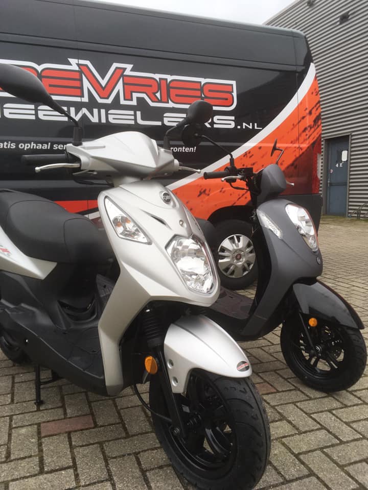 Scooter Almere Kopen, leasen & reparatie